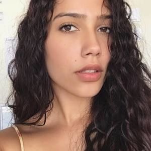 Meet your Posher, Shakira